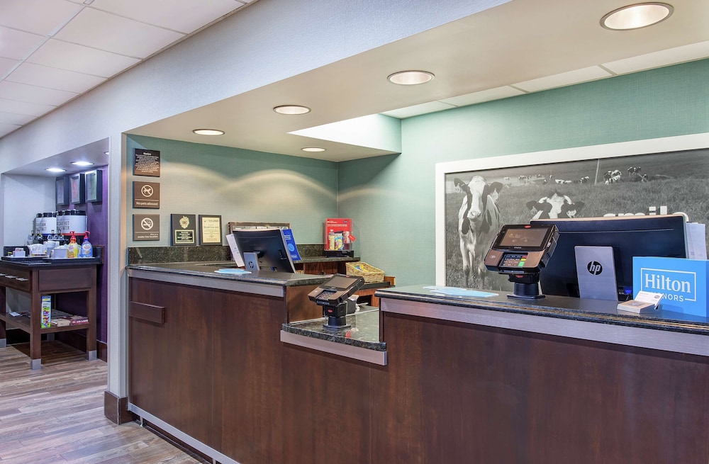 Hampton Inn Cullman - photo 5
