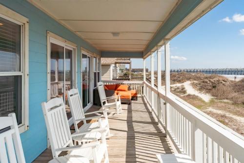 Mead Us At The Pier by Oak Island Accommodations - photo 18