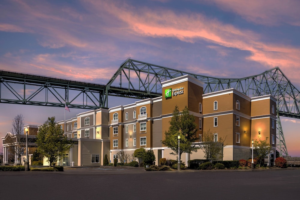 Holiday Inn Express & Suites Astoria by IHG — hotel in Astoria