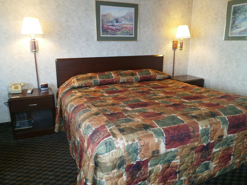 Richmond Inn & Suites - photo 10