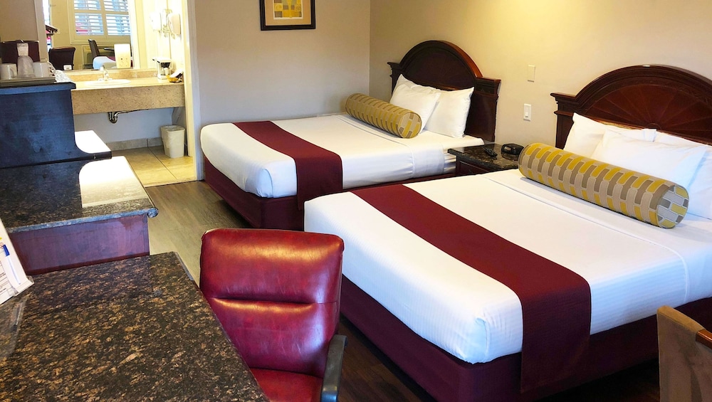 Dynasty Suites Hotel Riverside - photo 12
