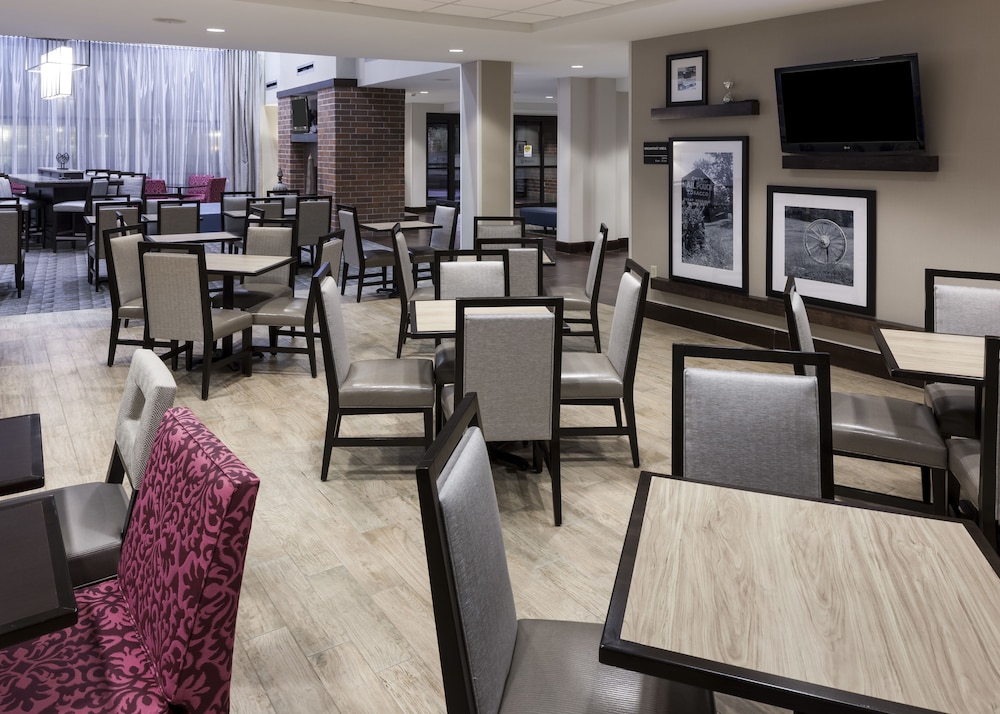Hampton Inn & Suites Omaha Downtown - photo 33