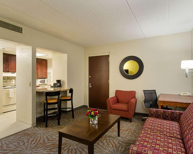 Quality Inn & Suites - photo 16