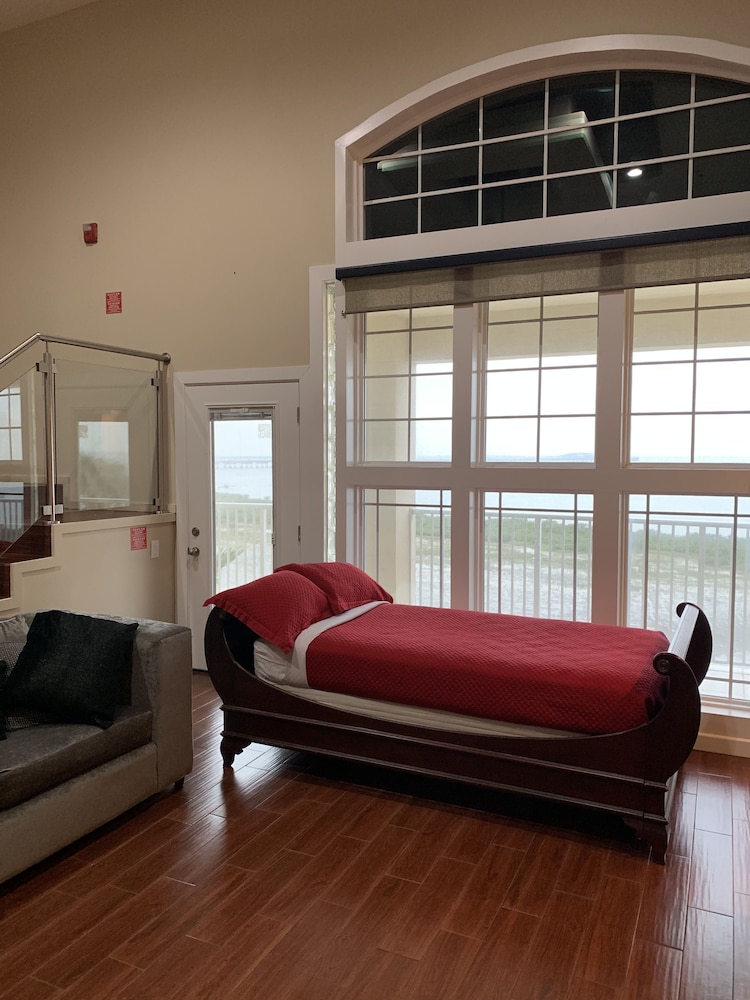 Blue Bay Inn & Suites - photo 36