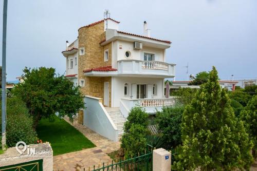 Luxury Villa King George in Nea Makri — 4-Star Luxury Hotel in Nea Makri, Greece