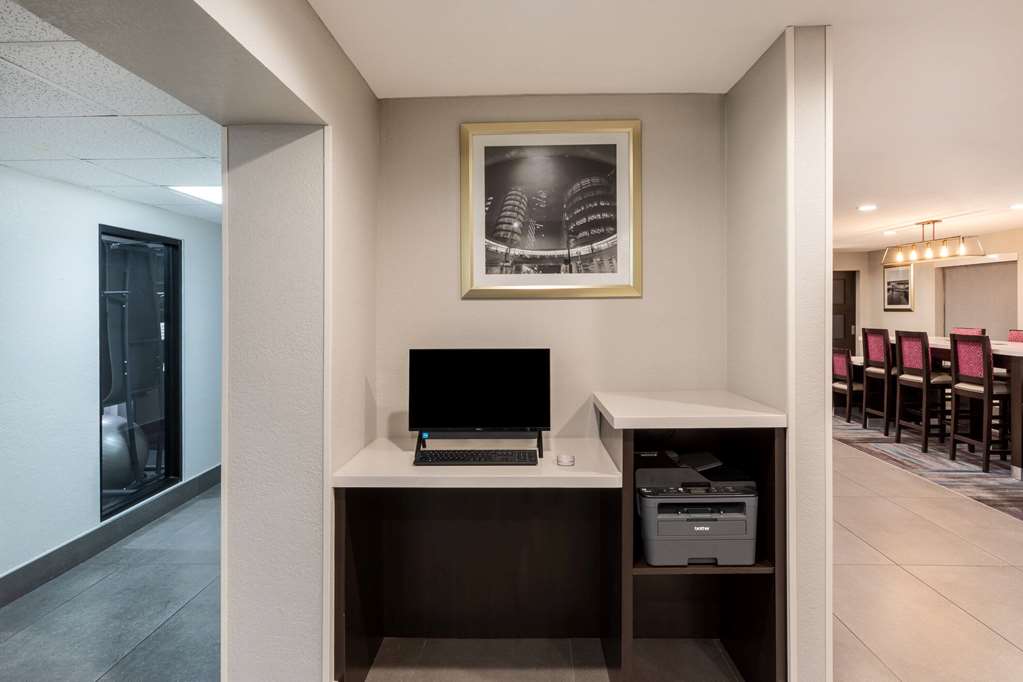 La Quinta Inn & Suites by Wyndham Houston NW Brookhollow - photo 10