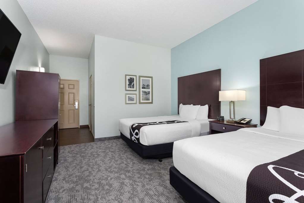 La Quinta Inn & Suites by Wyndham Bonita Springs Naples N. - photo 23