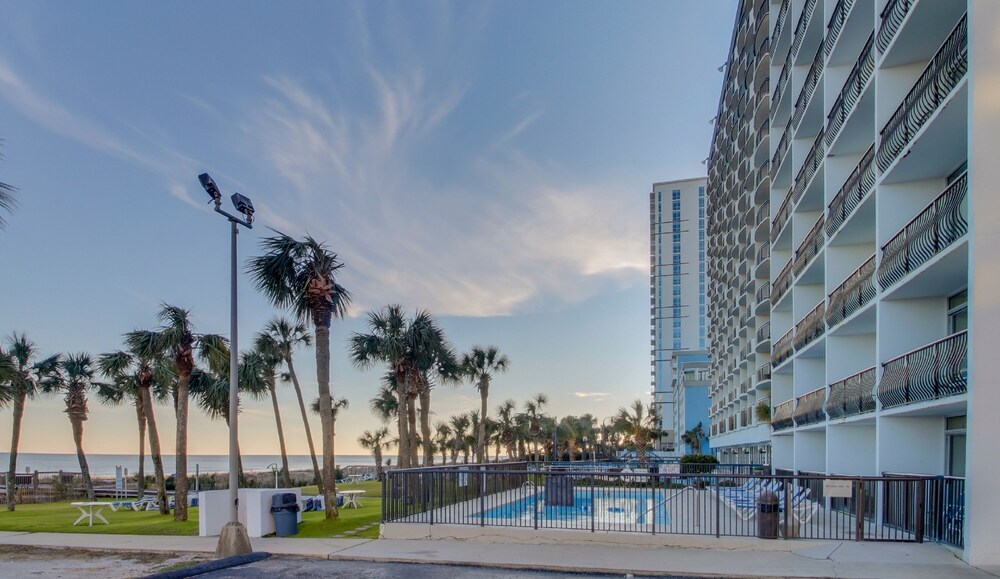 Boardwalk Resort by Hosteeva - photo 108