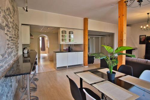 Dream Stay Old Town Church View Apartment with Sauna