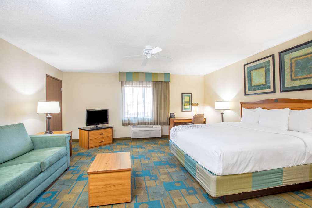 La Quinta Inn & Suites by Wyndham El Paso East - photo 19