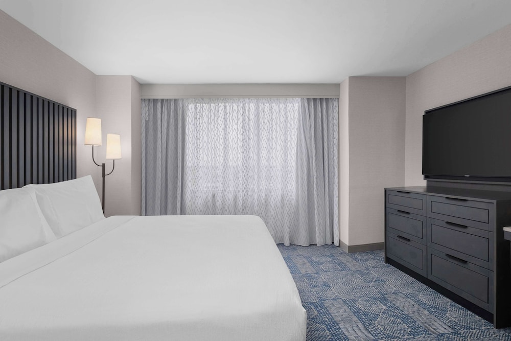 Embassy Suites by Hilton El Paso - photo 12