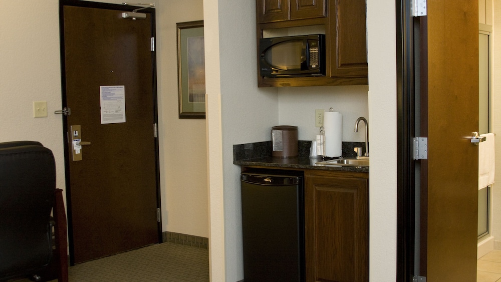Holiday Inn Express Hotel & Suites Pittsburg by IHG - photo 9