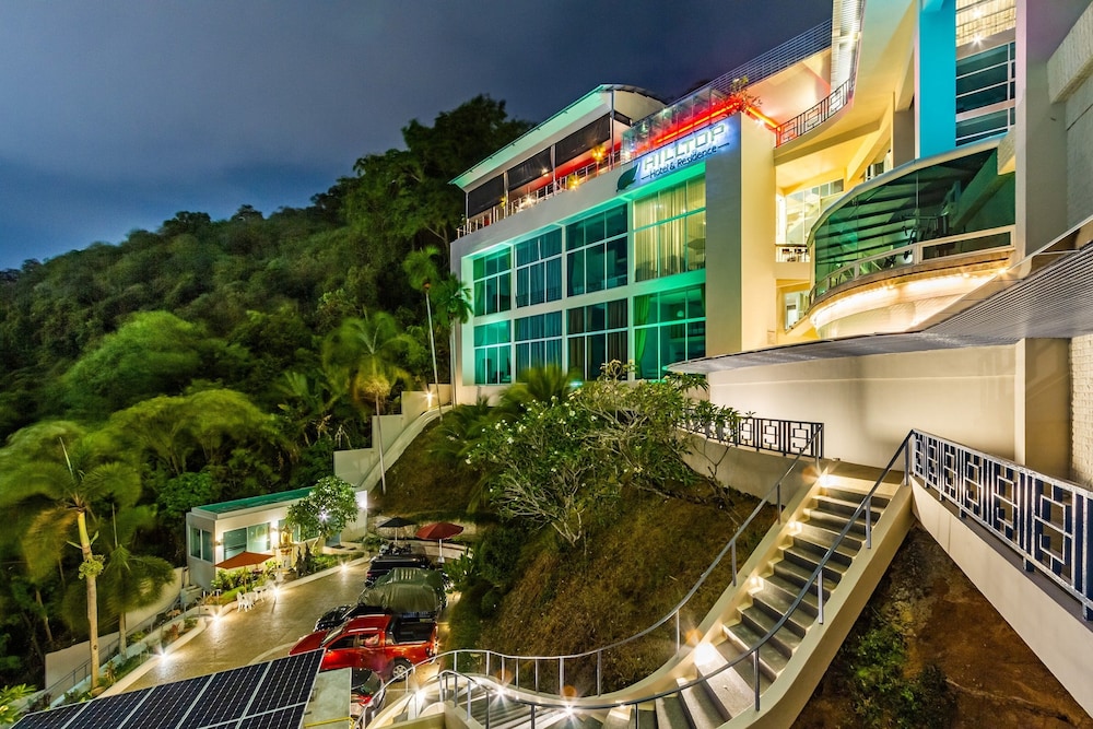 Hilltop Wellness Resort - carbon neutral hotel in Ratsada