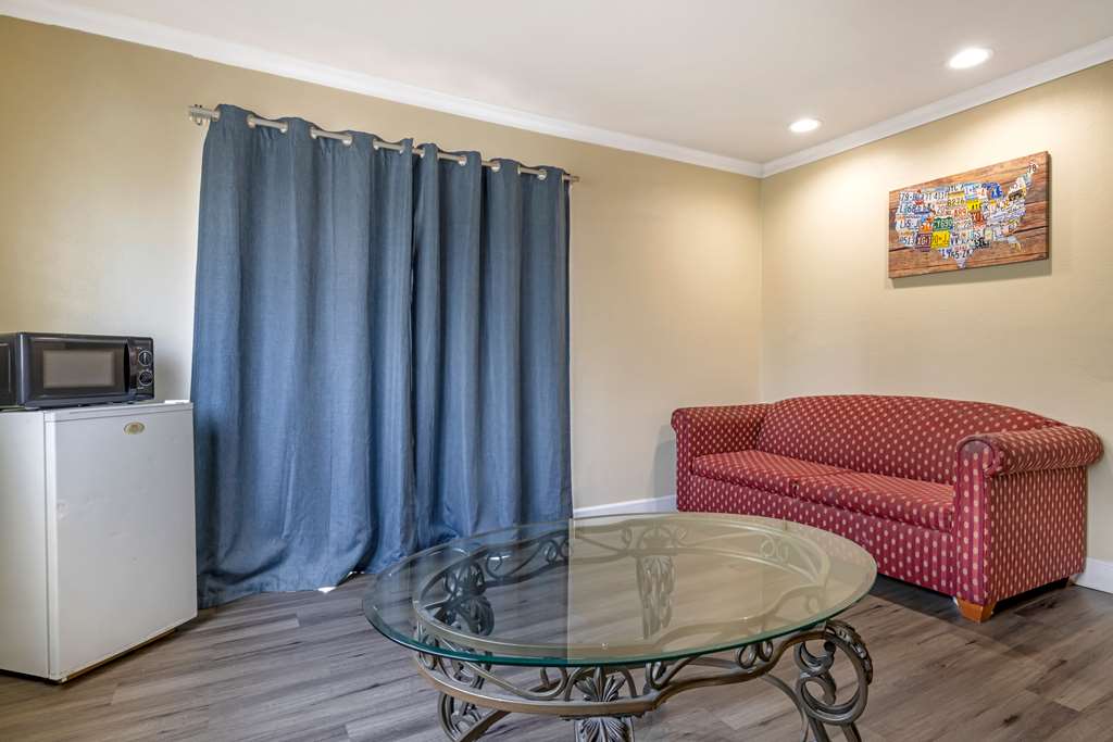 Econo Lodge Moreno Valley - photo 24