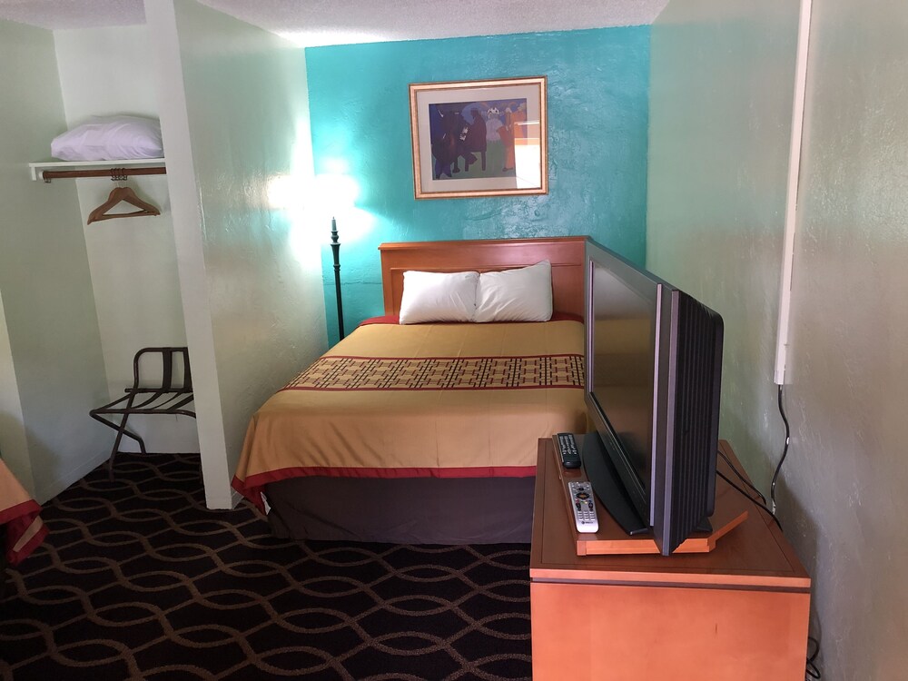Klamath Motor Lodge - photo 21