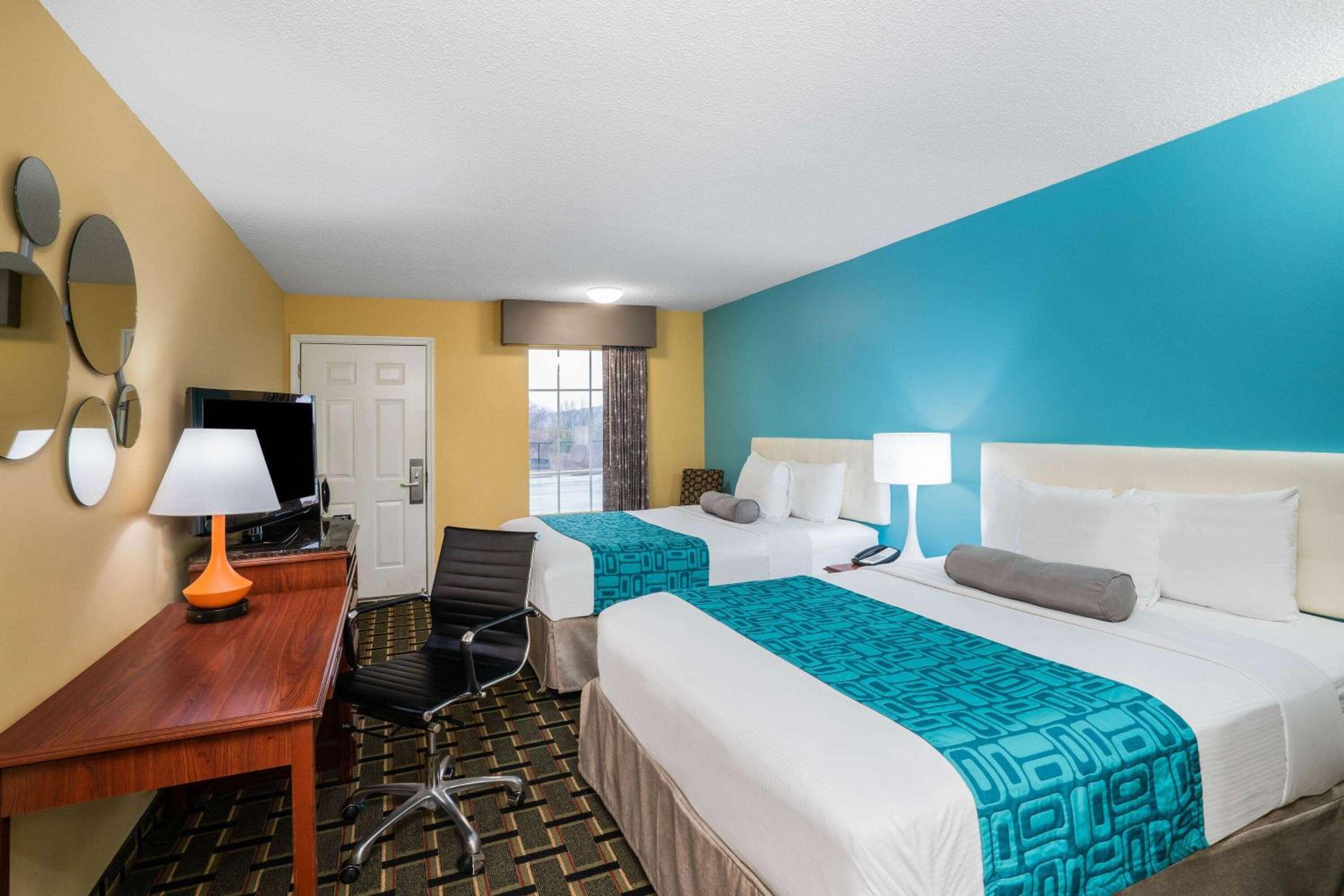 Howard Johnson by Wyndham Dalton - photo 14