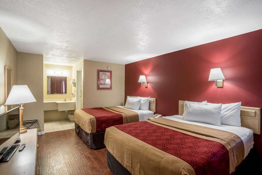 Econo Lodge I 40 exit 286 Holbrook - photo 7