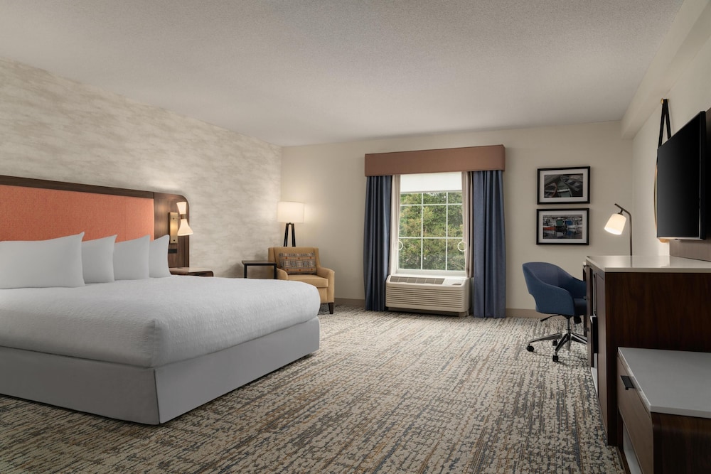 Hampton Inn & Suites Newport Middletown - photo 28