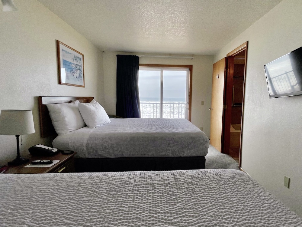 The Sandcastle Beachfront Hotel - photo 12