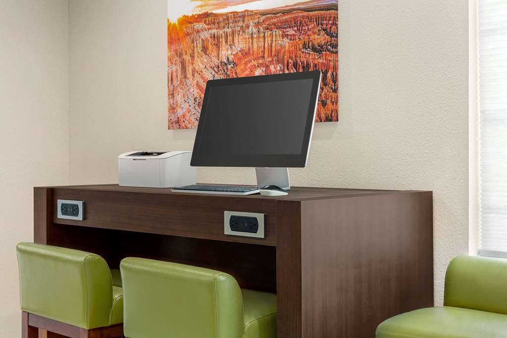 Days Inn & Suites by Wyndham Greater Tomball - photo 36