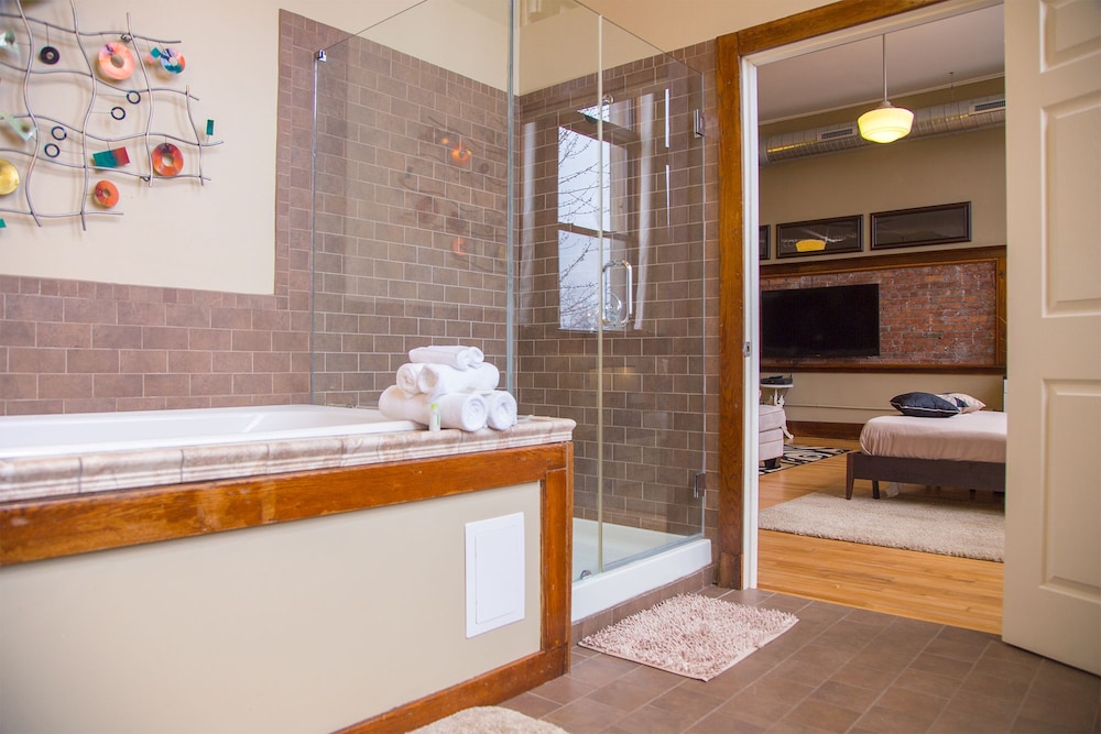 School 31 Lofts at Colors Studios - photo 153