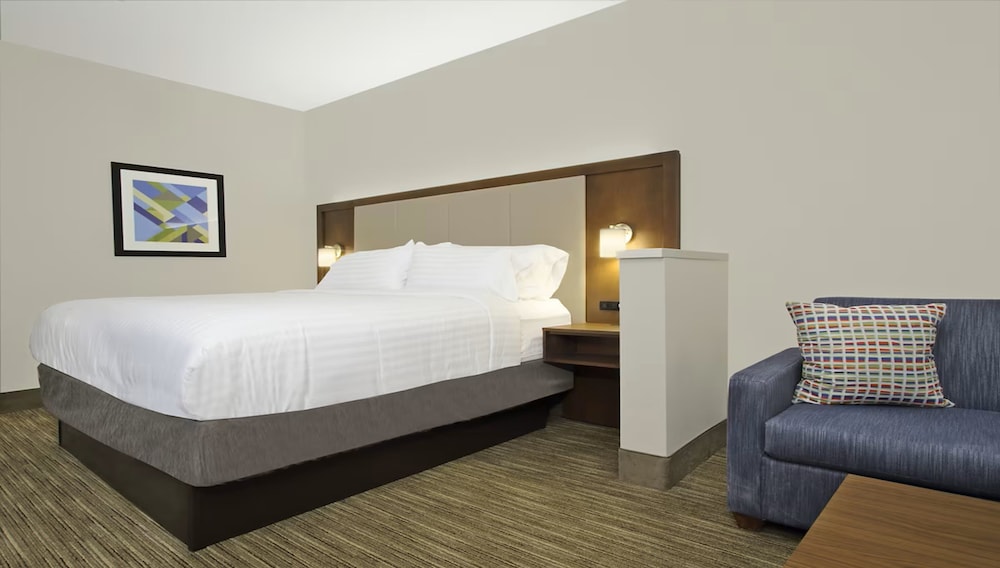 Holiday Inn Express & Suites Columbus North by IHG - photo 10
