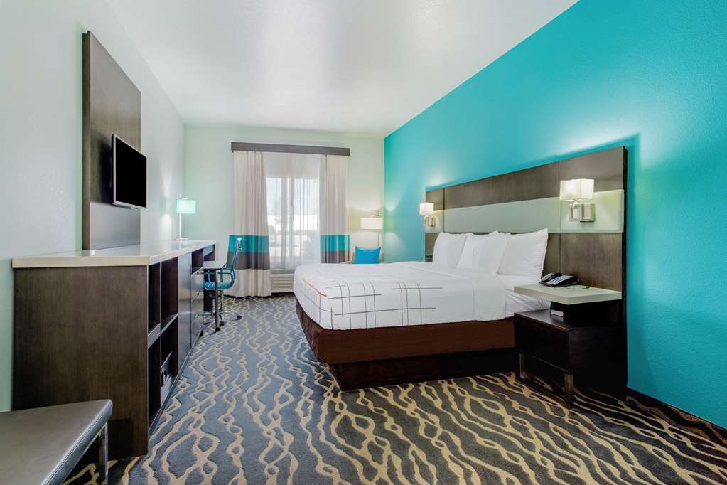 La Quinta Inn & Suites by Wyndham Northlake Fort Worth - photo 14