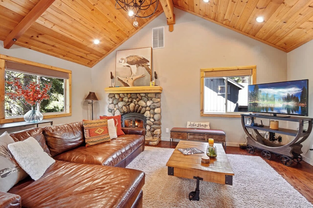 Luxury Tahoe Chalet Minutes to Dining — 4-Star Luxury Hotel in Tahoe Vista, United States