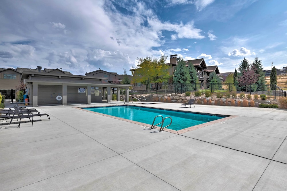 Modern Huntsville Resort Retreat with Deck And Hot Tub - photo 31