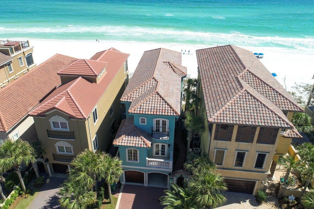 Wave on Wave - carbon neutral hotel in Destin