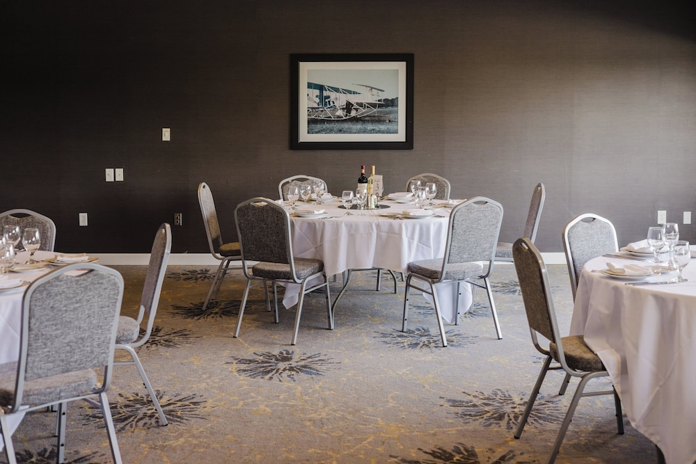 Crowne Plaza Suites MSP Airport Mall of America by IHG - photo 56