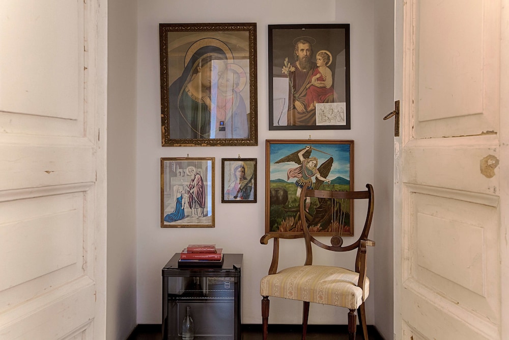 Tutt 'e Sant Luxury Rooms - last minute hotel in Naples