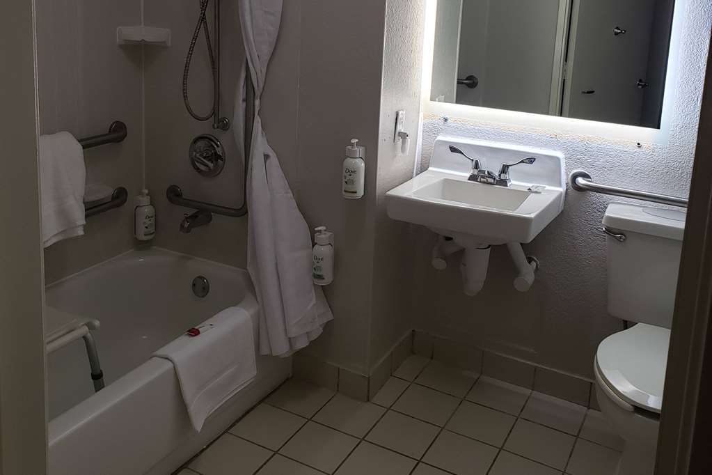 Wingate by Wyndham Dayton North - photo 11