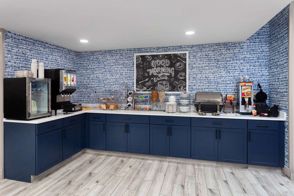 Super 8 by Wyndham Eagle River - featured photo