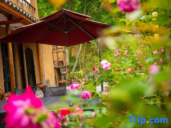Yinxian Bieyuan Hostel — 4-Star Luxury Hotel in Danjiangkou, People's Republic of China
