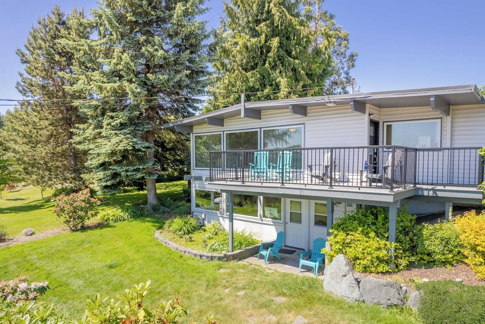 Sunny Side Island Retreat by AvantStay Backyard — hotel in Freeland