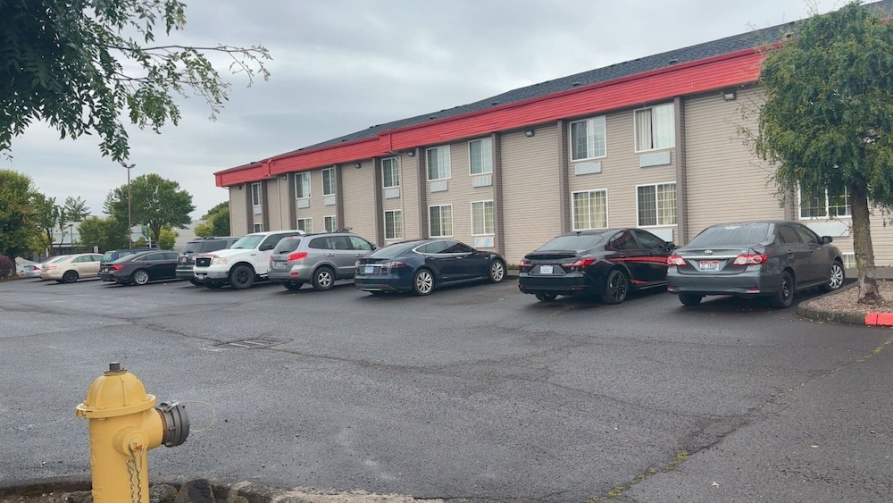 Bridgeway Inn & Suites Portland Airport - photo 19