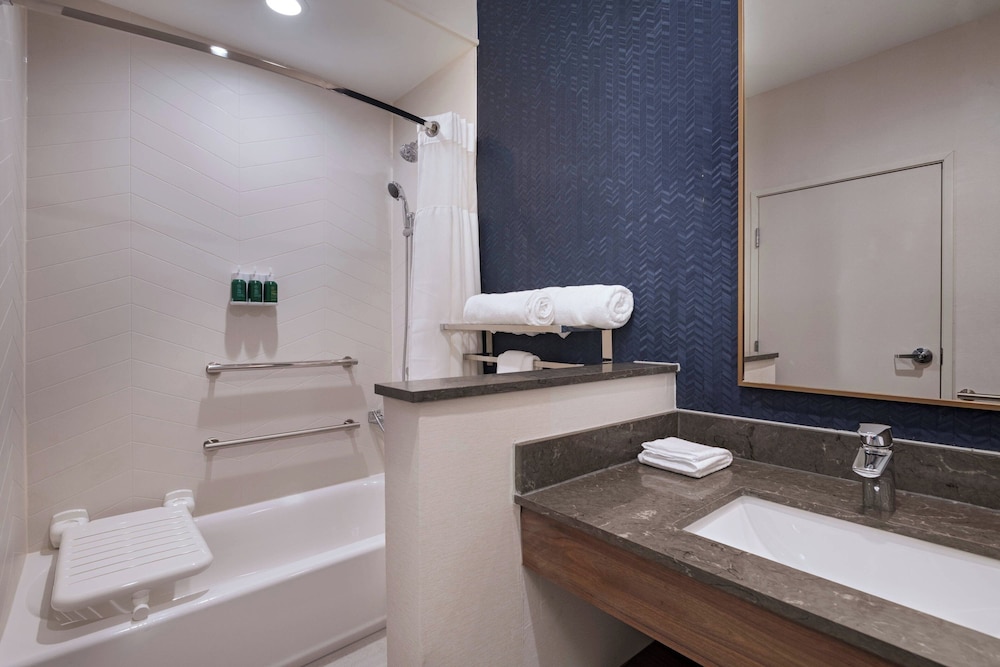 Fairfield Inn & Suites by Marriott Houston Missour - photo 8
