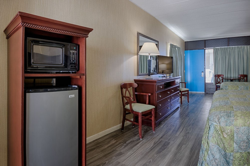 The Barefoot Mailman - photo 4