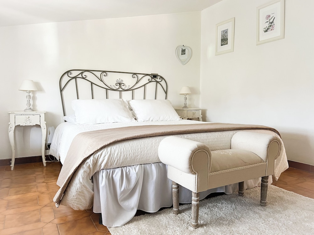 Bed and Breakfast Nero Buono — 4-Star Luxury Hotel in Cori, Italy