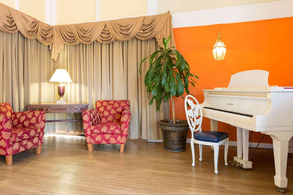 Howard Johnson by Wyndham Williamsburg - photo 3