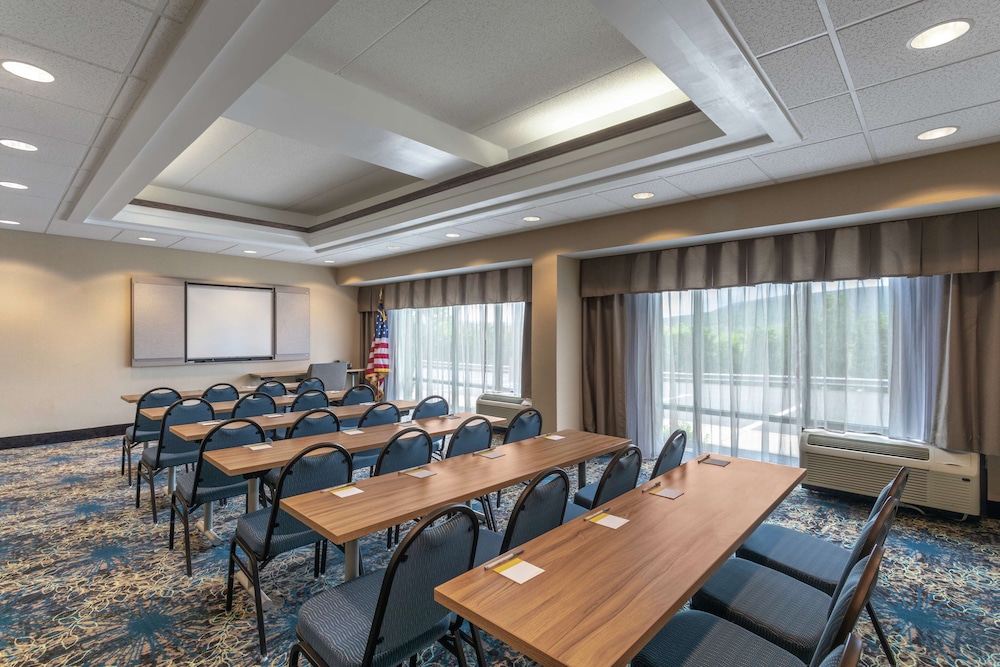 Hampton Inn Bedford - photo 37