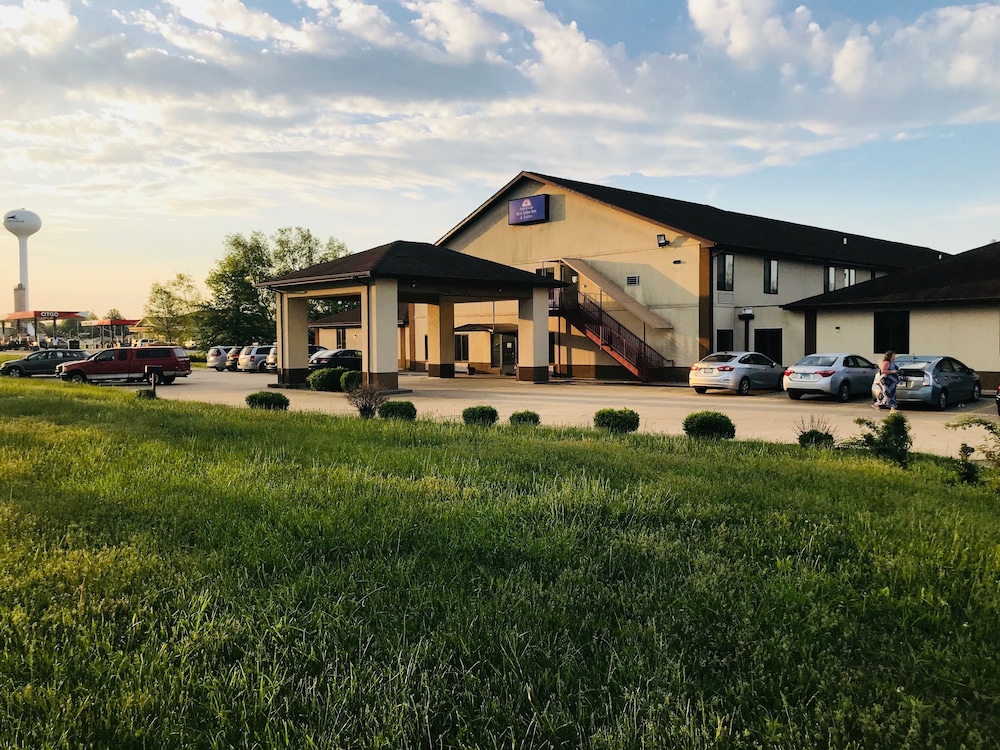 Pinckeyville Inn and Suites - photo 38