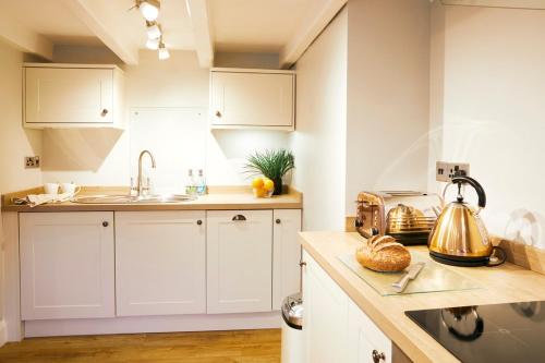 Glasswing Stays The Nest — 4-Star Luxury Hotel in Whitby, United Kingdom