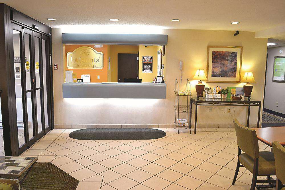 Days Inn by Wyndham Pleasant Prairie Kenosha - photo 3