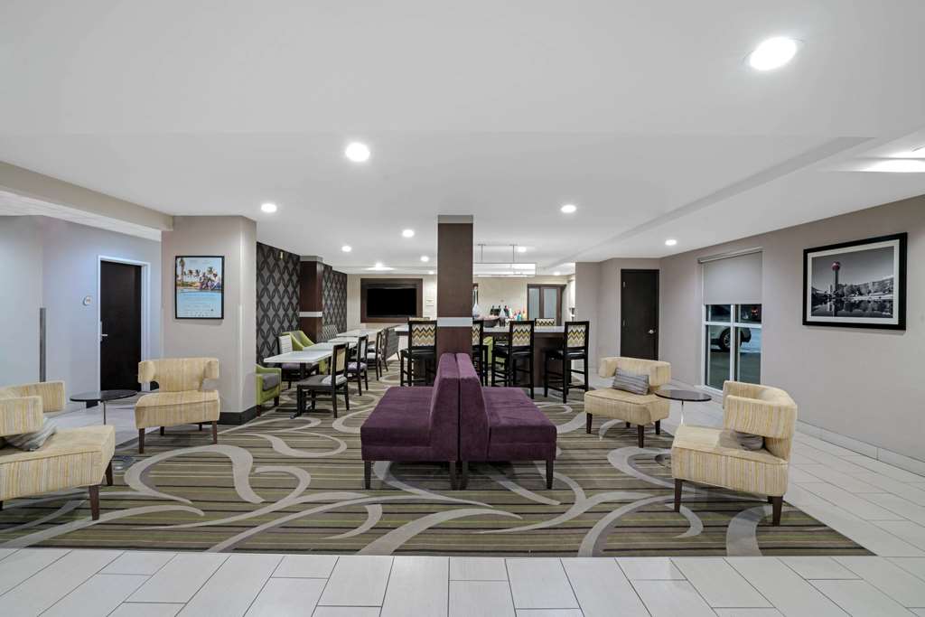 La Quinta Inn & Suites by Wyndham Knoxville North I 75 - photo 11