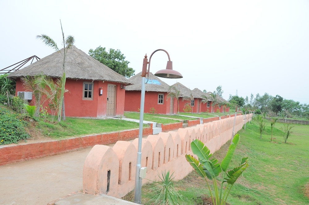 Deshawar Resort - carbon neutral hotel in Modasa