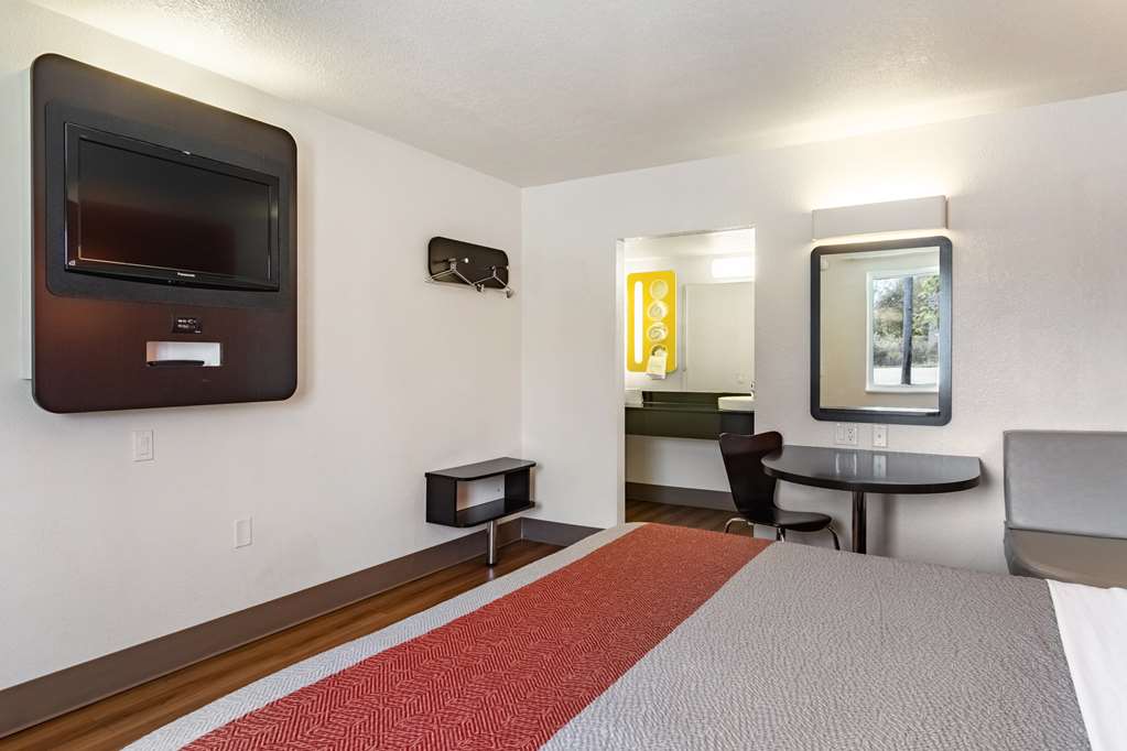 Motel6 Youngstown OH - photo 14