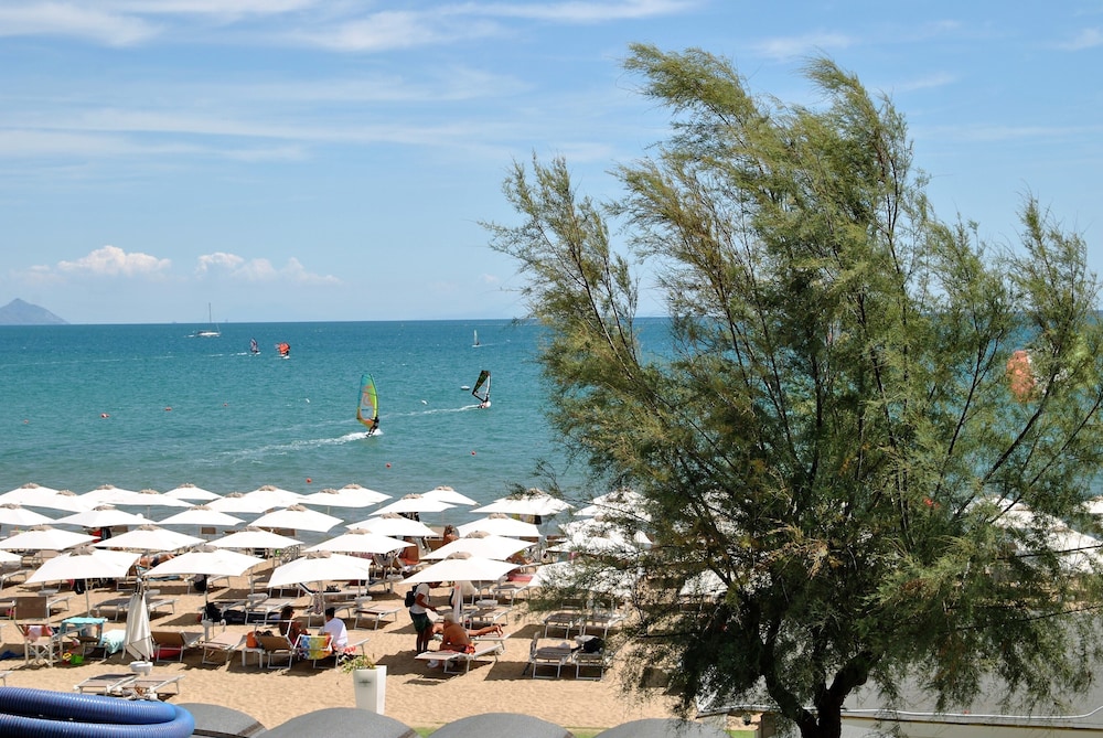 Sea Breeze Seafront Flat — 4-Star Luxury Hotel in Formia, Italy