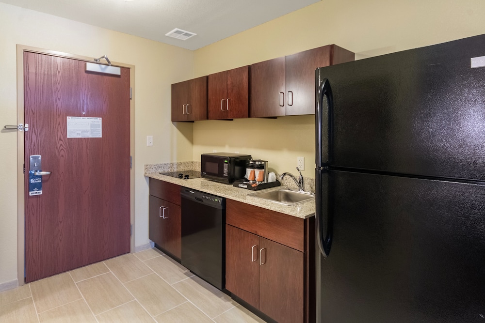 Cobblestone Hotel & Suites Pecos - photo 10